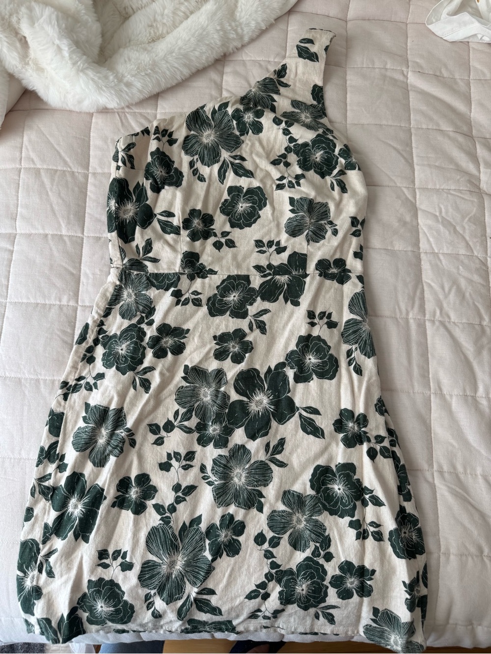 NWT Abercrombie & Fitch One-Shoulder Floral Dress in Cream and Dark Green
